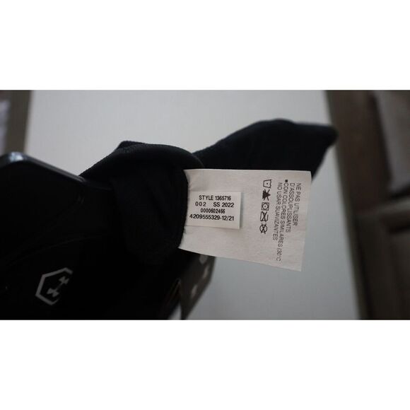 Under Armour 1365716 002 Women's Sz M Black RUSH Seamless Short Sleeve Shirt $60 - Picture 10 of 10